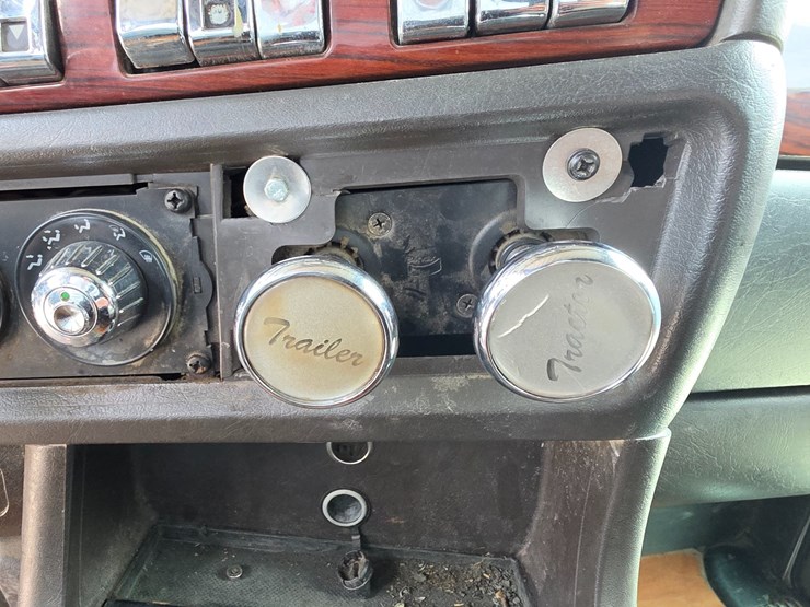 2007-kenworth-w900-image-66