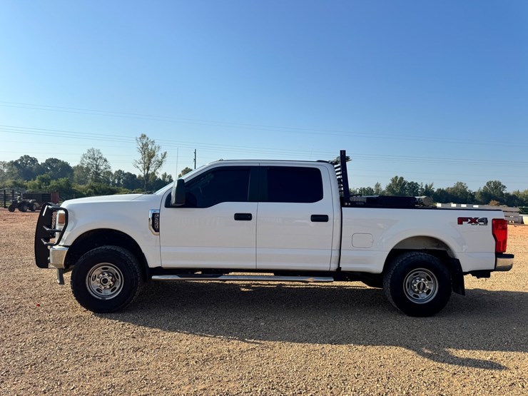 2021-ford-f250-xl-image-2