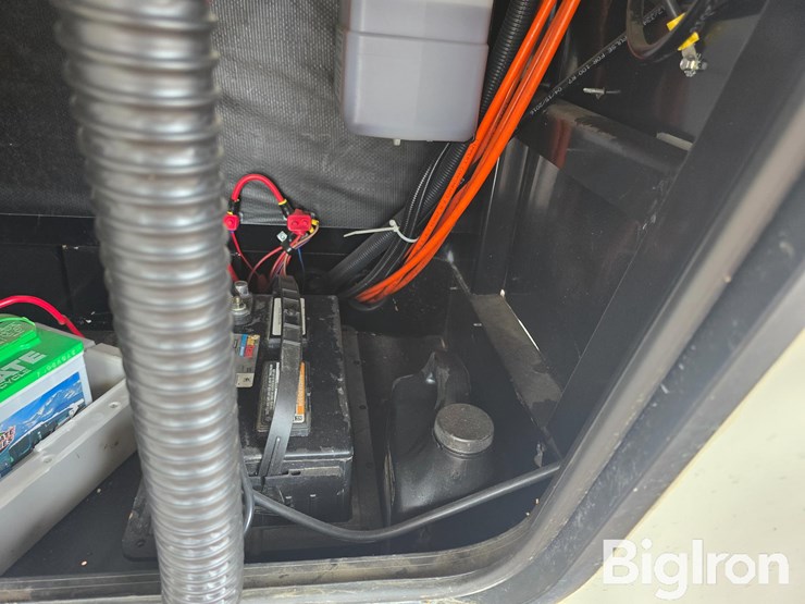 2017-keystone-montana-3730fl-5th-wheel-camper-image-15