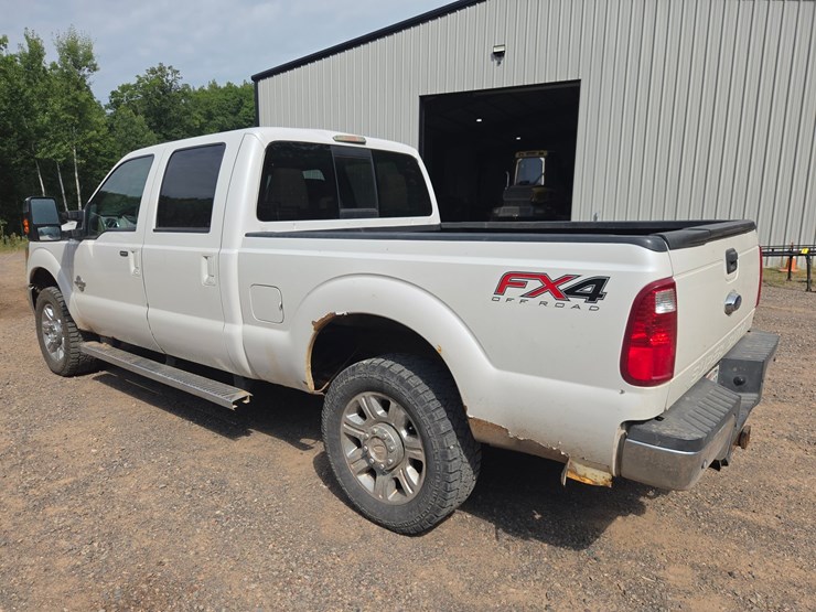 2013-ford-f250-lariat-image-3