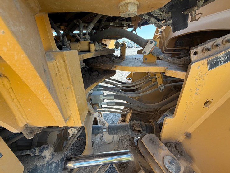 2015-caterpillar-950m-image-22