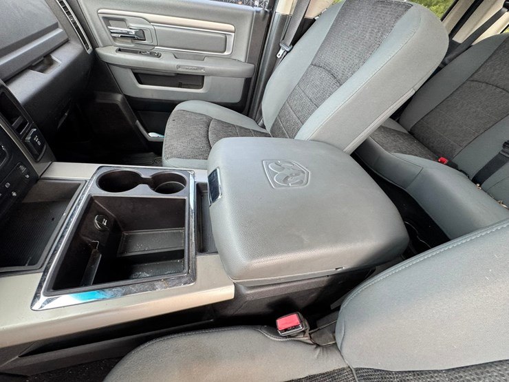 2013-dodge-2500-image-27