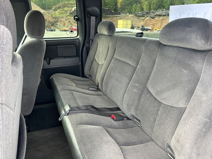 2005-gmc-sierra-2500-image-46