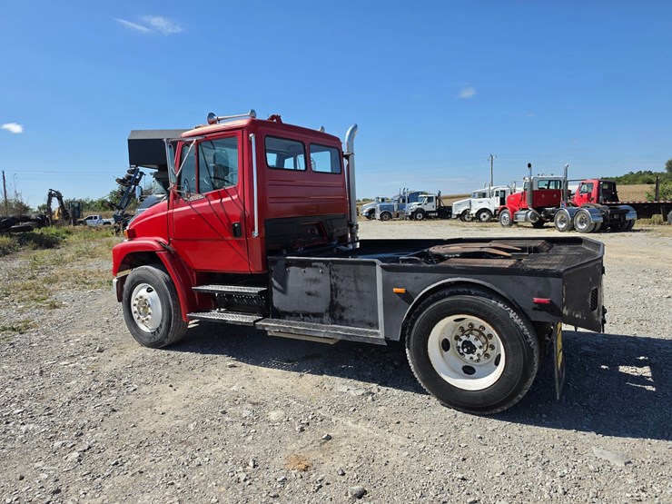 1997-freightliner-fl70-image-9