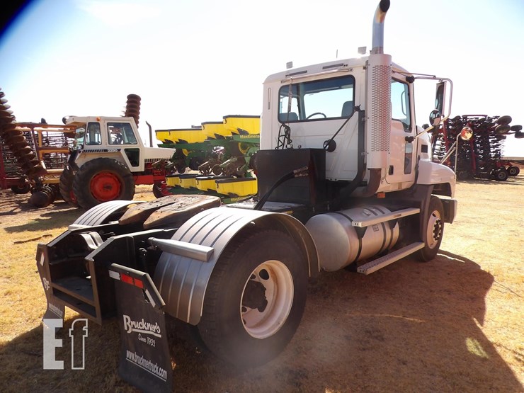 2003-mack-ch600-image-6