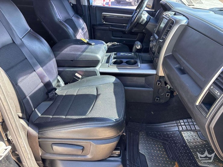 2013-dodge-1500-image-25