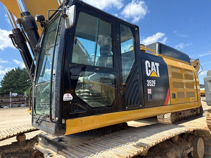 2019-caterpillar-352f-image-83