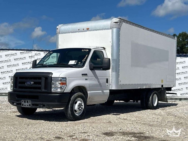 2019-ford-e350-image-1