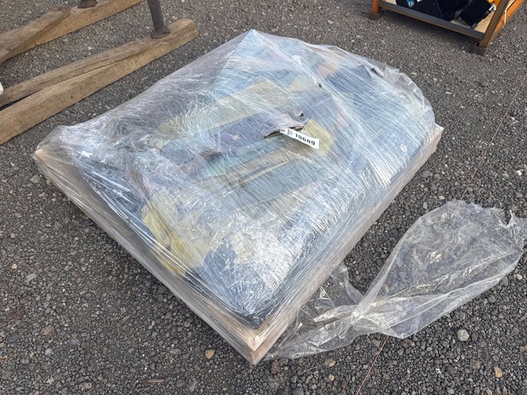#6086-•-pallet-of-lawnmower-blades-image-2