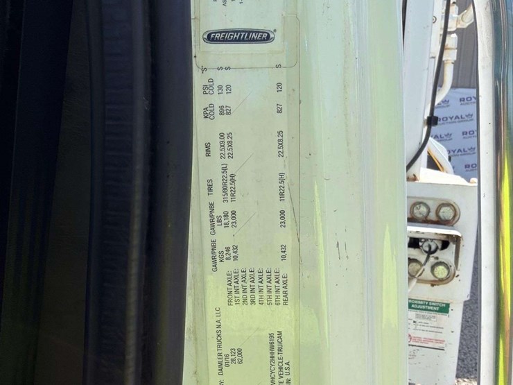 2017-freightliner-m2-106-image-5