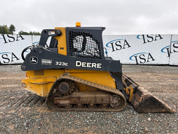 deere-323e-image-6