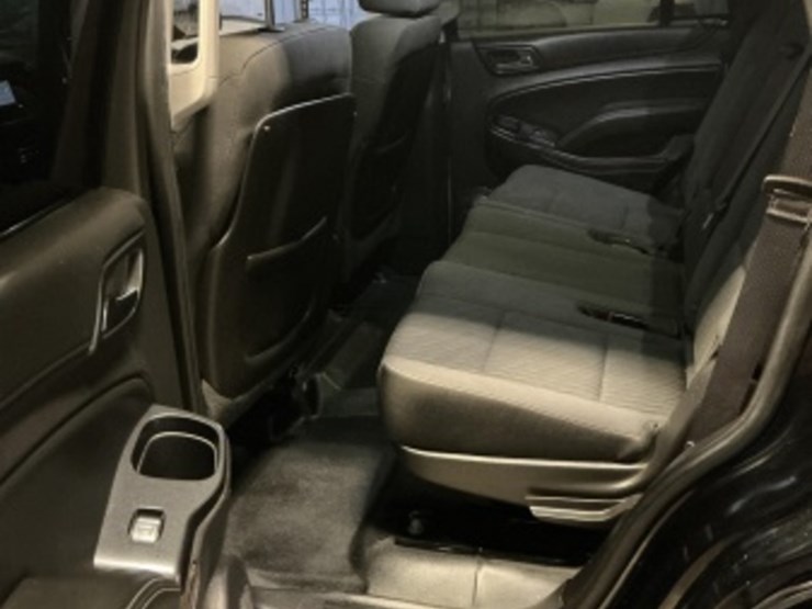 2015-chevrolet-tahoe-image-24