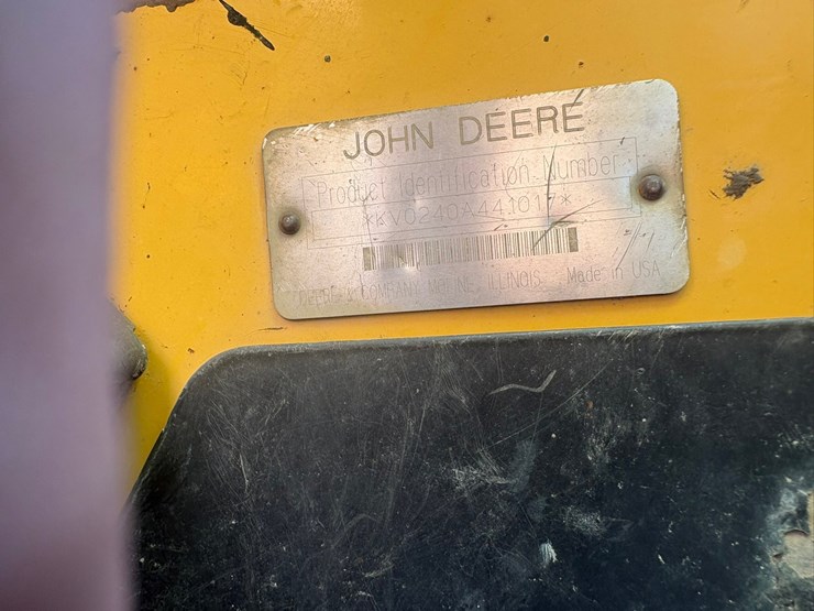 2003-john-deere-240-image-47