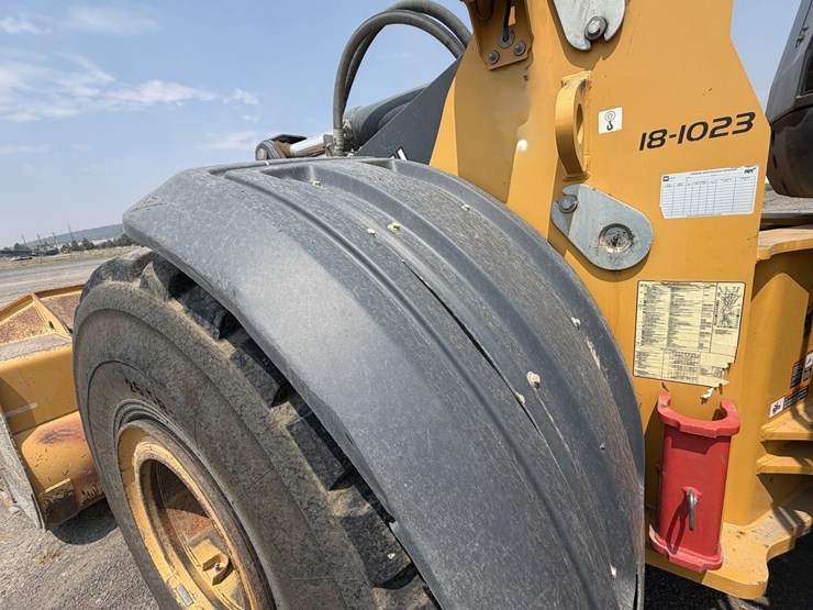 2019-deere-744k-image-69