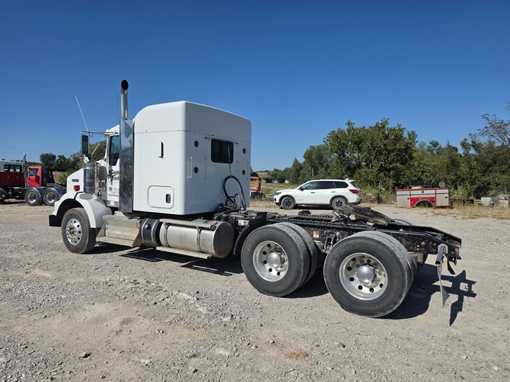 2018-kenworth-t800-image-12