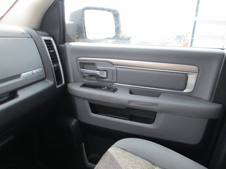 2016-dodge-ram-1500-image-26