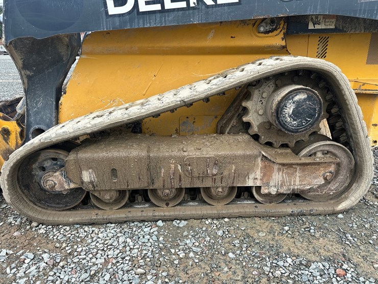 deere-323e-image-51