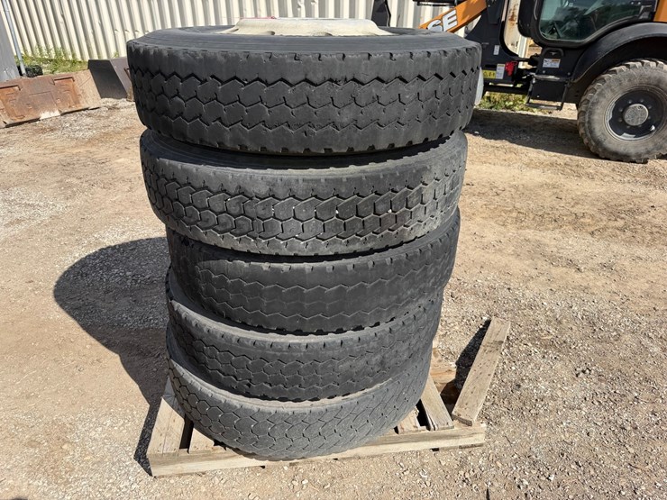 #1621-•-lot-(4)-used-tires/aluminum-wheels-11r24.5-image-4
