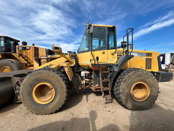 #3650-•-2011-komatsu-w380-6-wheel-loader-image-2