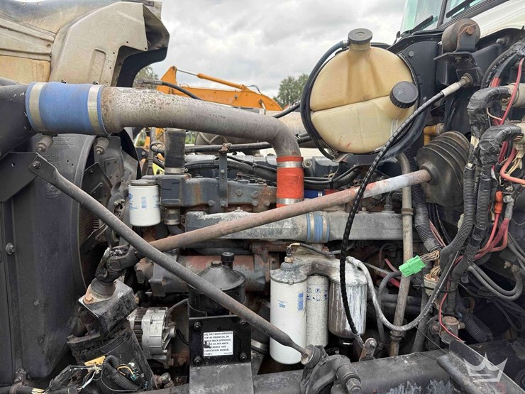 2000-mack-rd690s-image-13