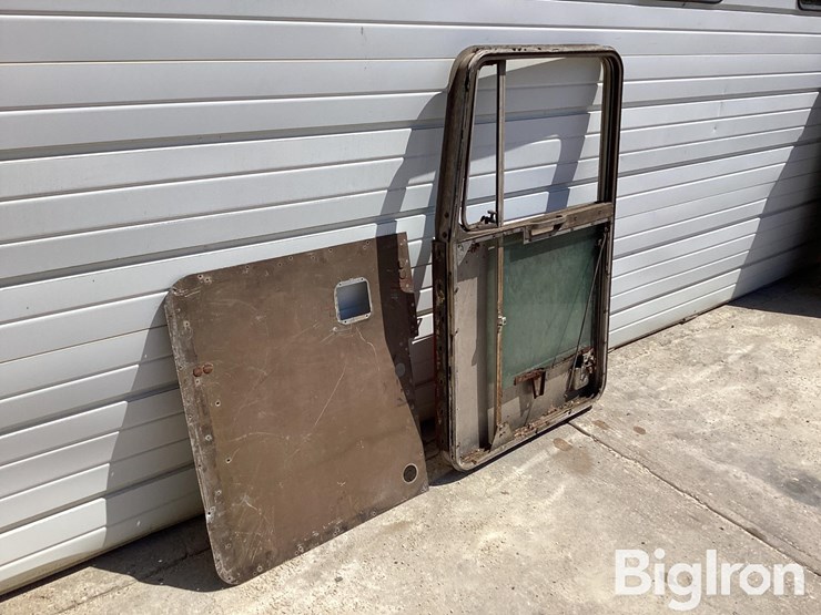 kenworth-post-1973-passenger-side-bottom-latch-door-image-7