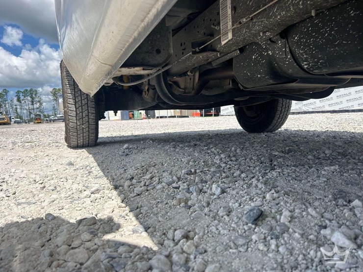 2011-ford-cargo-image-25