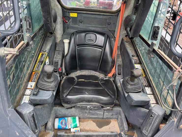 2019-deere-333g-image-22