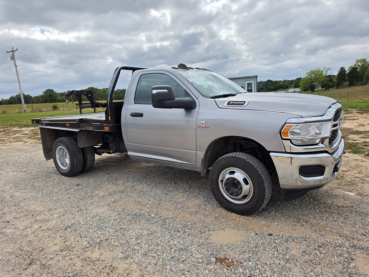 2024-dodge-3500-image-18