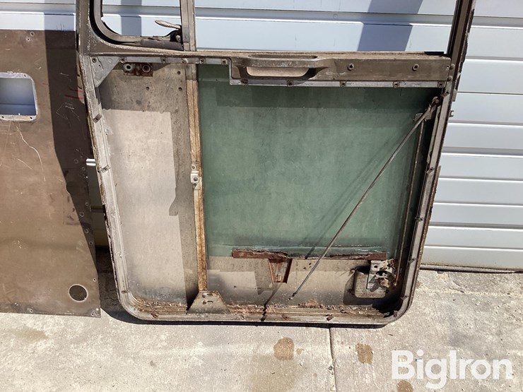 kenworth-post-1973-passenger-side-bottom-latch-door-image-9