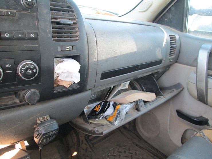 2013-chevrolet-2500hd-image-25