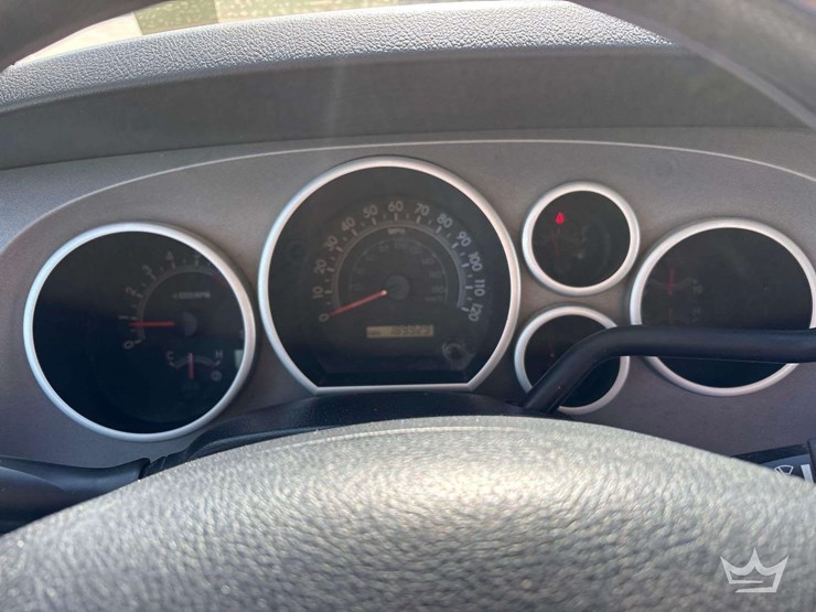 2010-toyota-tundra-image-13