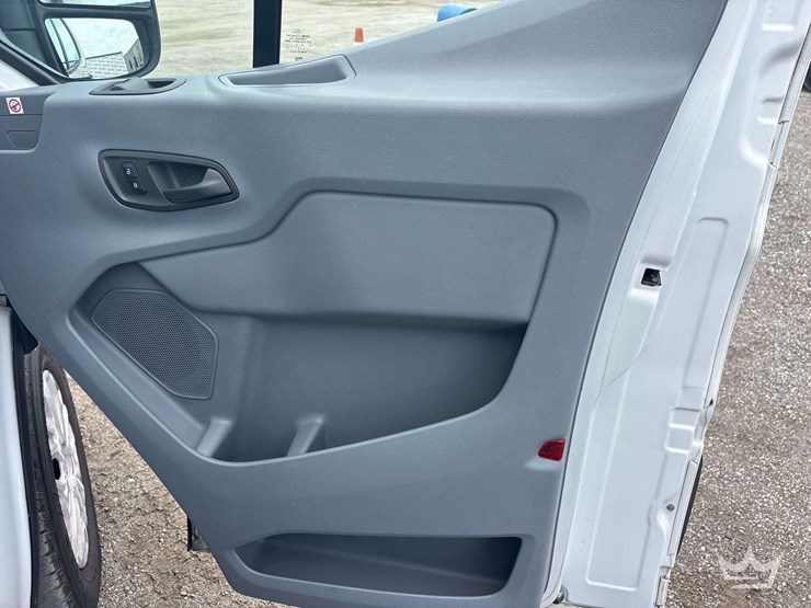 2019-ford-transit-image-22