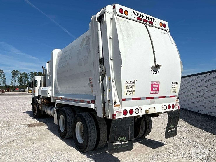 2017-peterbilt-520-image-4