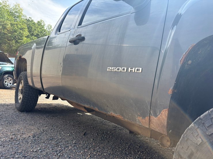 2010-chevrolet-silverado-2500-image-10