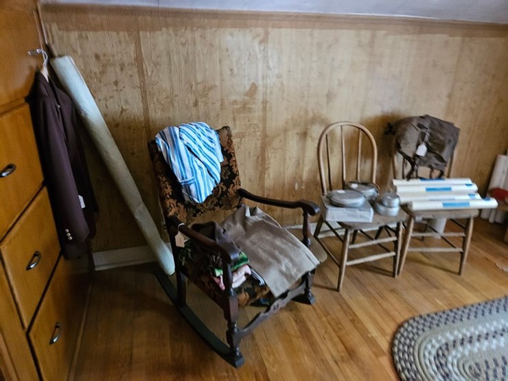 #8001-•-live-on-the-ground-house-hold-items-image-48