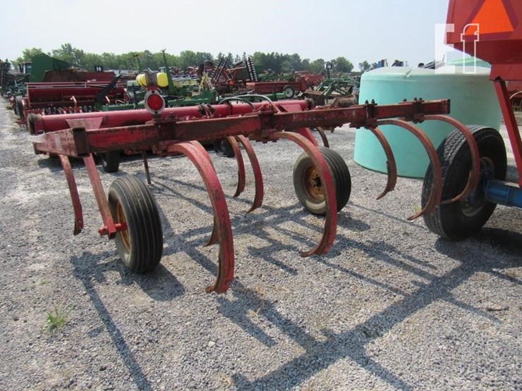 massey-ferguson-129-image-1