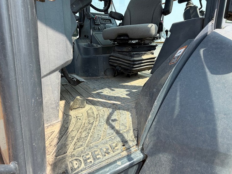 2016-deere-410l-image-65