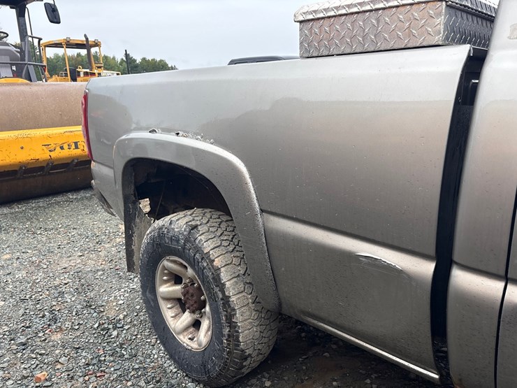 2003-chevrolet-2500-image-16