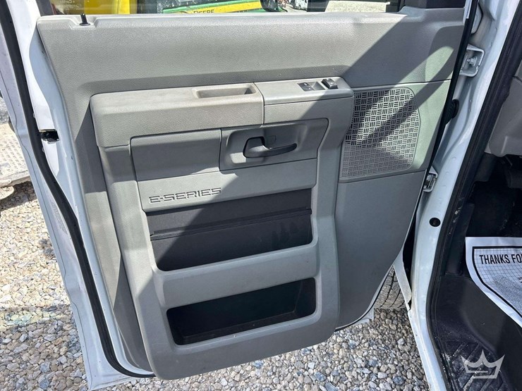 2019-ford-e350-image-16