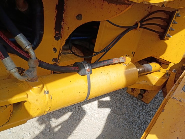 2008-deere-670d-image-49