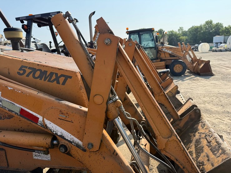 2005-case-570m-xt-image-12