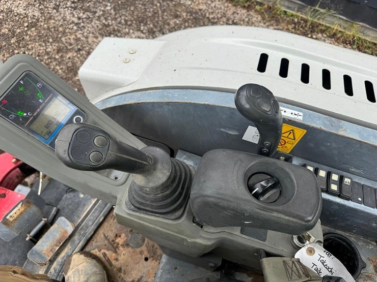 2017-takeuchi-tb230-image-29