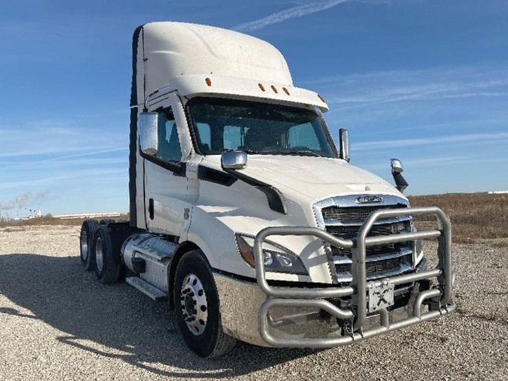 2021-freightliner-cascadia-126-image-1