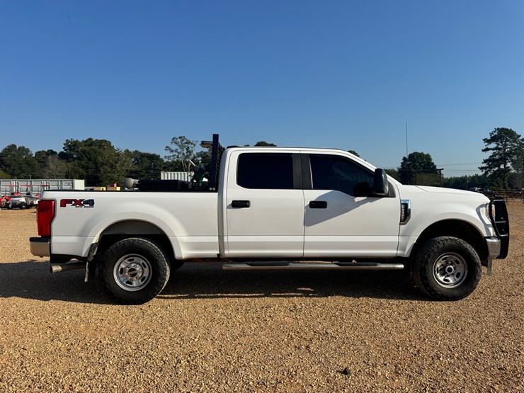 2021-ford-f250-xl-image-8