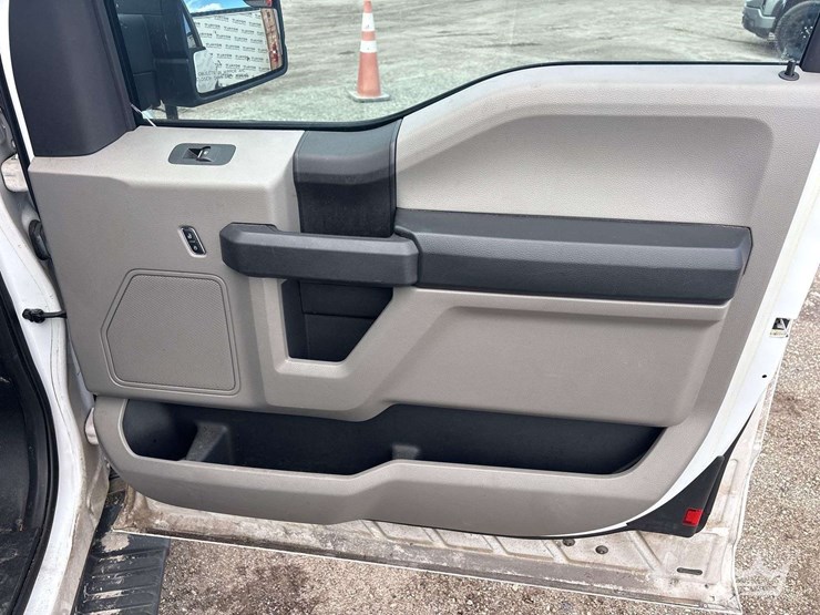 2017-ford-f150-image-27