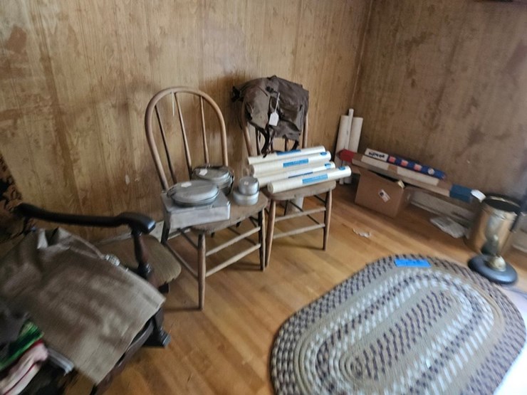 #8001-•-live-on-the-ground-house-hold-items-image-49