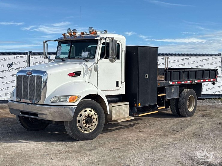 2008-peterbilt-335-image-1