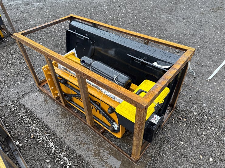 #6030-•-agrotk-680-skid-steer-hyd-breaker-image-2
