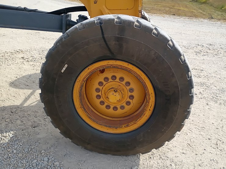 2008-deere-670d-image-93