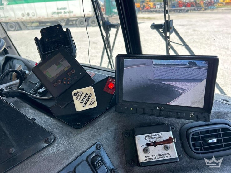 2017-peterbilt-520-image-41